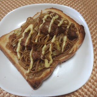 焼きそばトースト